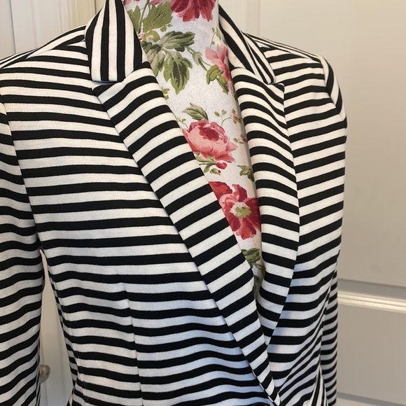 Striped Blazer - Picture 2 of 8